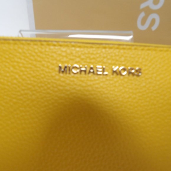 COPY - Michael Kors Jet Set -Pebble Leather Ph Wristlet - Picture 3 of 16